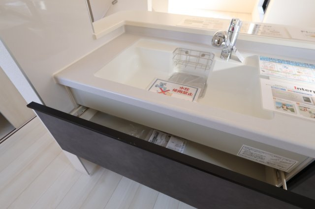 《仲介手数料無料》桜区町谷１丁目12(1号棟)新築一戸建てリーブルガーデンのキッチン|撮影日 2025年8月28日 15:45 晴れ