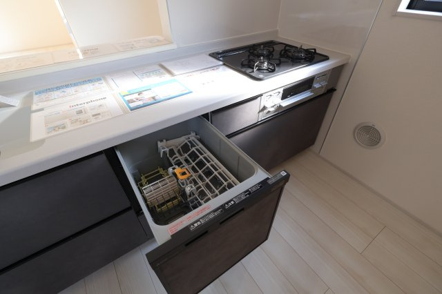 《仲介手数料無料》桜区町谷１丁目12(1号棟)新築一戸建てリーブルガーデンのキッチン|撮影日 2025年8月28日 15:45 晴れ