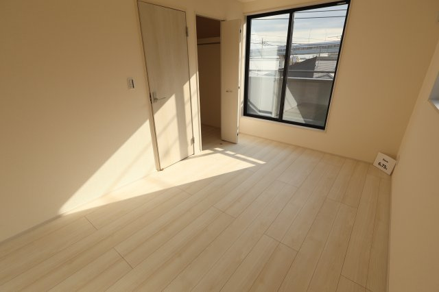 《仲介手数料無料》桜区町谷１丁目12(1号棟)新築一戸建てリーブルガーデンの洋室|撮影日 2025年8月28日 15:45 晴れ