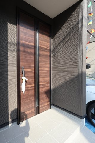 《仲介手数料無料》桜区町谷１丁目12(1号棟)新築一戸建てリーブルガーデンの玄関|撮影日 2025年8月28日 15:45 晴れ