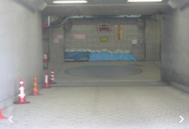 なにわ筋SIAビルの駐車場