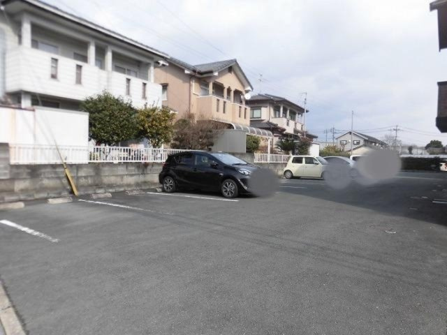 キャッスル コンフォート B棟の駐車場