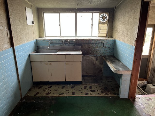 津市白山町川口中古戸建のキッチン