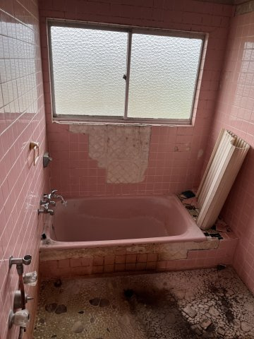 津市白山町川口中古戸建の浴室