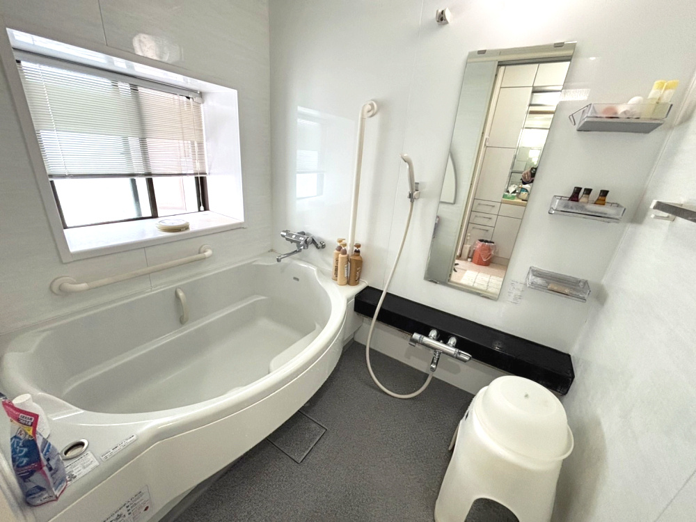 フローラ御影山手A棟の浴室|日々の疲れを癒すお風呂付です