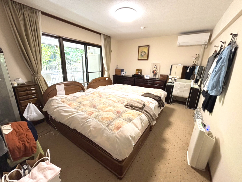 フローラ御影山手A棟の洋室|広々とした洋室です