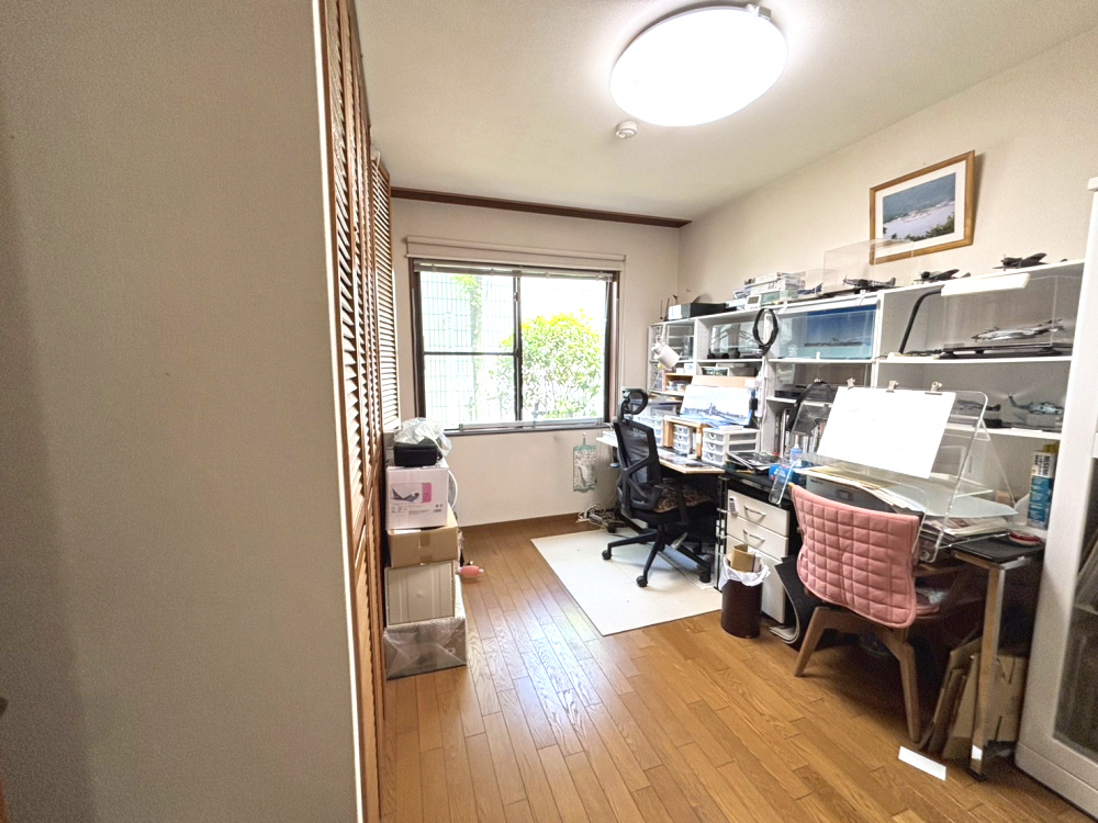 フローラ御影山手A棟の洋室|きれいな洋室です