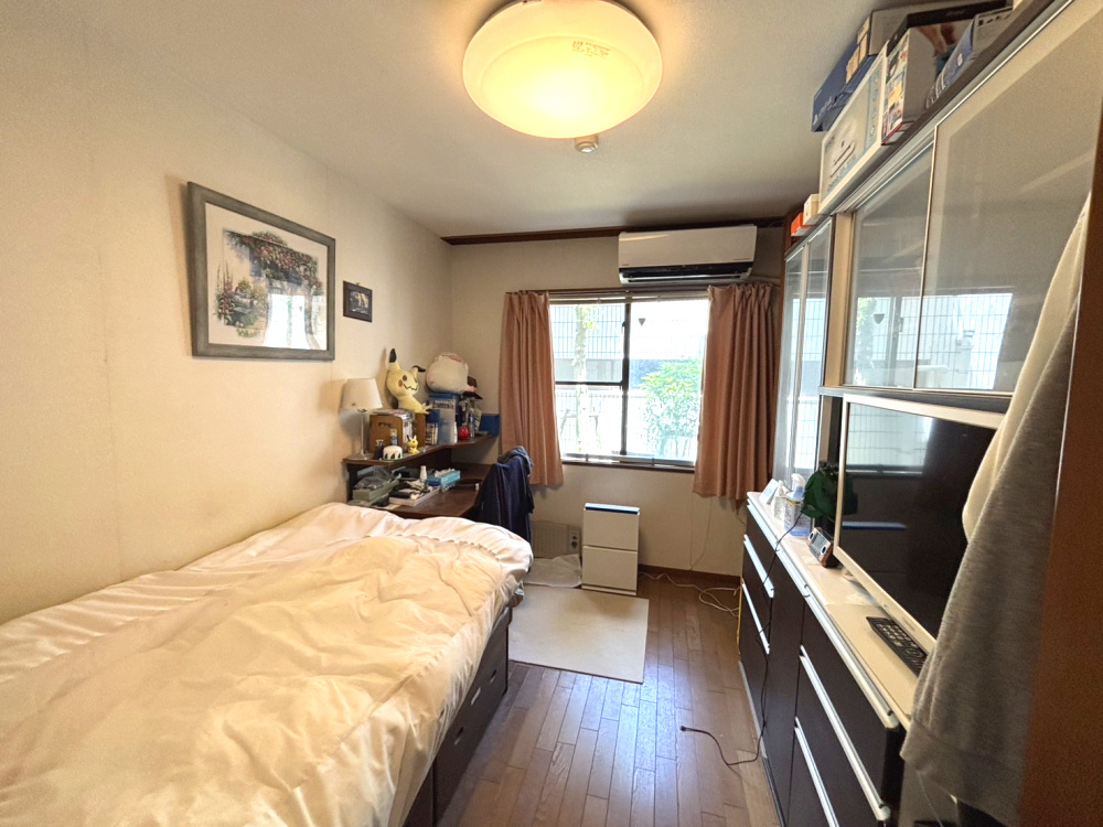 フローラ御影山手A棟の洋室|個人の部屋や寝室として使える洋室です