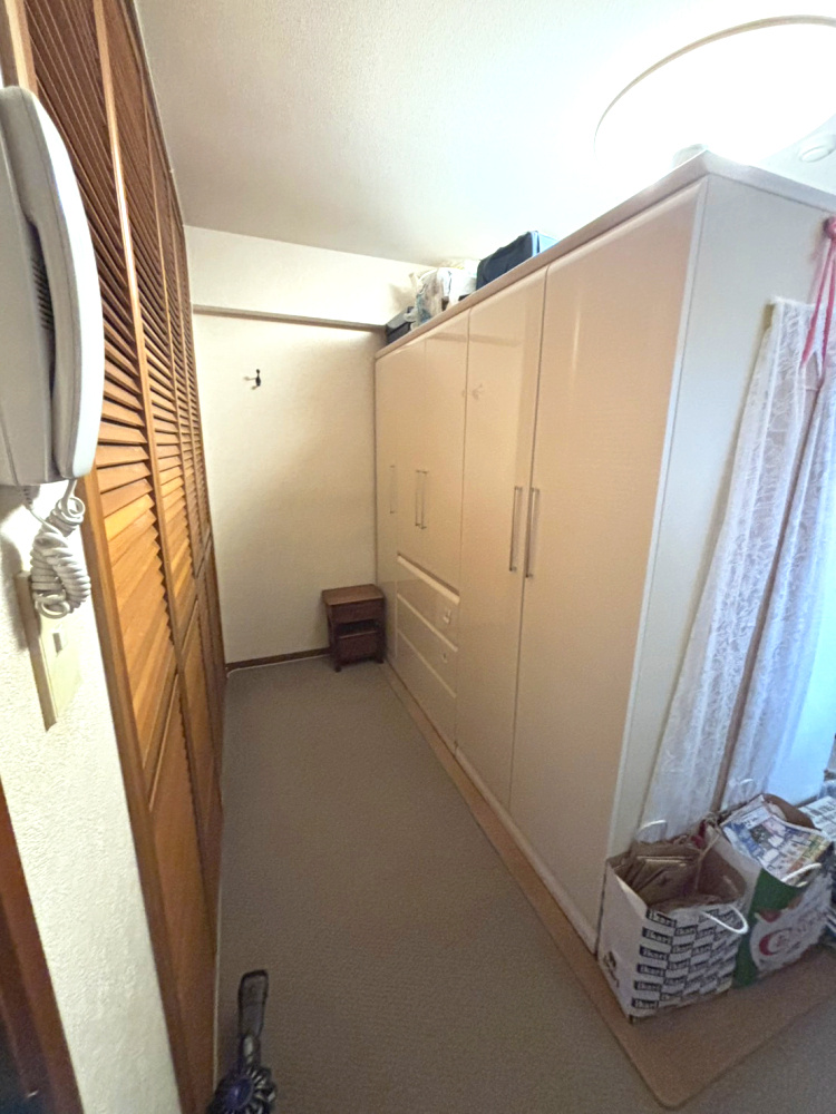 フローラ御影山手A棟の洋室