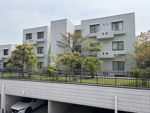 フローラ御影山手A棟の外観