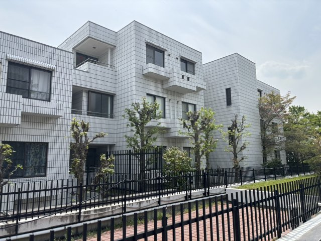 フローラ御影山手A棟の外観