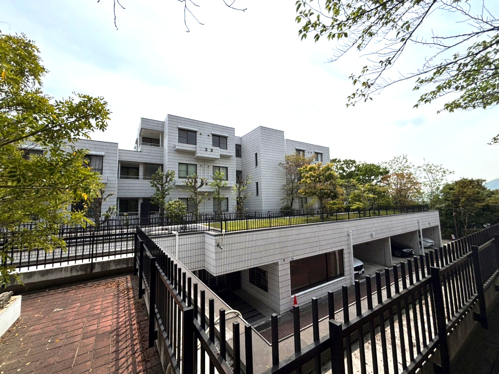 フローラ御影山手A棟の外観