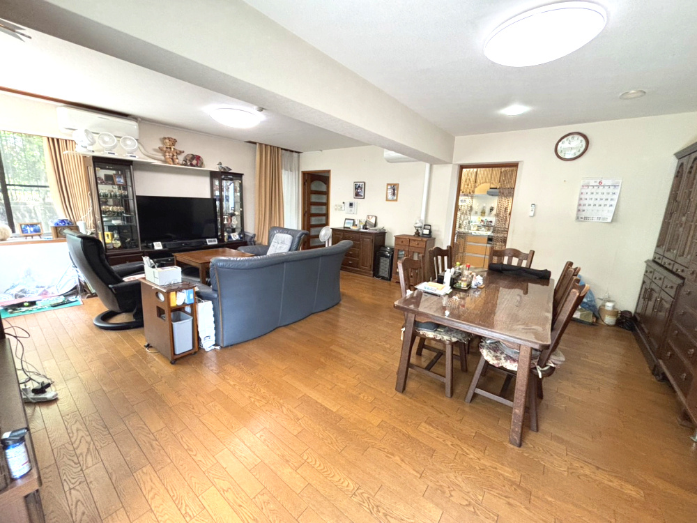 フローラ御影山手A棟の居間・リビング