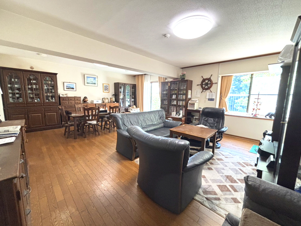 フローラ御影山手A棟の居間・リビング