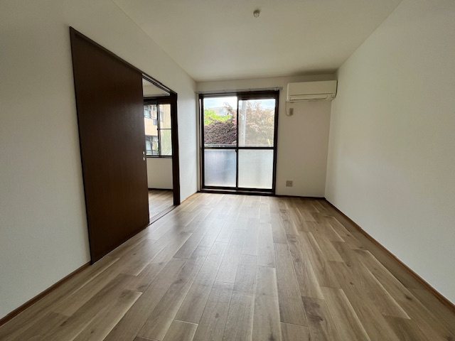 サンハイツの洋室