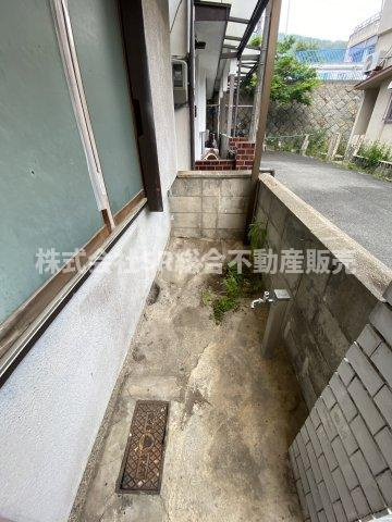 喜里川町中古戸建のその他共用部分|自転車置場や植木鉢を置いたりできます！