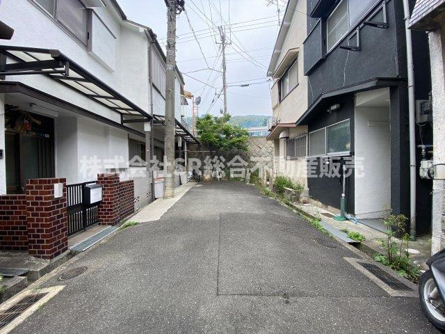 喜里川町中古戸建の前面道路含む現地写真|前面道路含む現地写真です