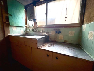 【キッチン】 | 四条畷市雁屋北町　中古テラス | リビングを見渡せる3口コンロシステムキッチン