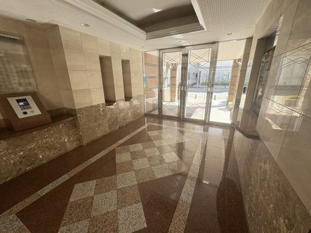 プレステージ西明石Ⅸのエントランス