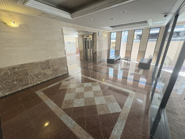 プレステージ西明石Ⅸのエントランス