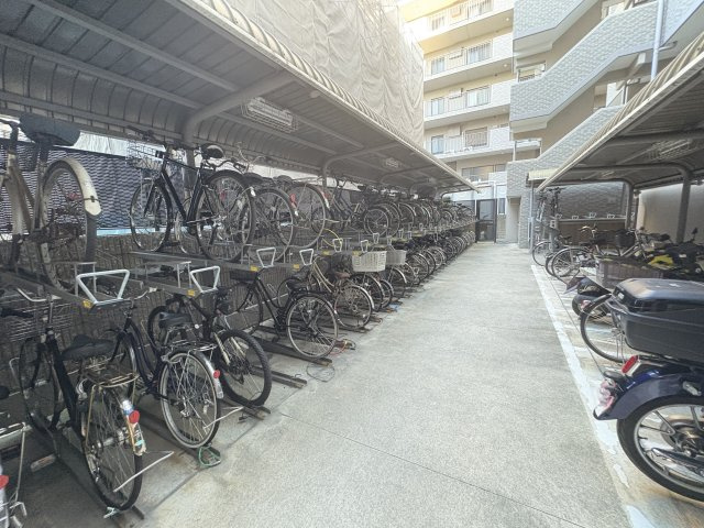 プレステージ西明石Ⅸの駐輪場