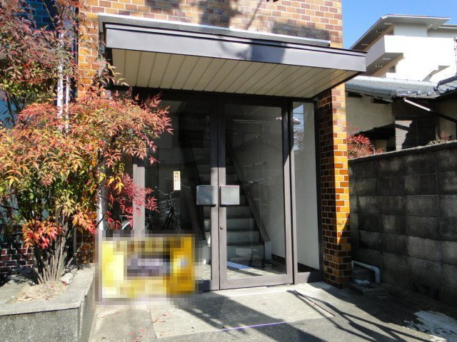 飯田ビルのエントランス