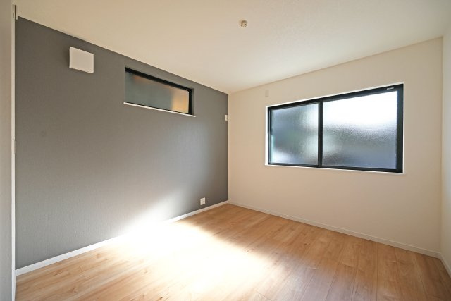 Hapikuru Town平松3丁目新築一戸建て│4LDK+並列駐車2台可の洋室|1階洋室6.1帖。隣接するリビングと一体利用することで26帖超の大空間に。