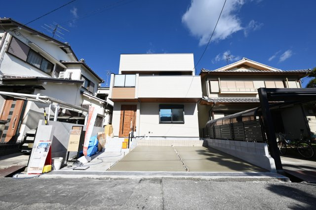 Hapikuru Town平松3丁目新築一戸建て│4LDK+並列駐車2台可の間取り|※現況と図面が異なる場合現況を優先いたします。
