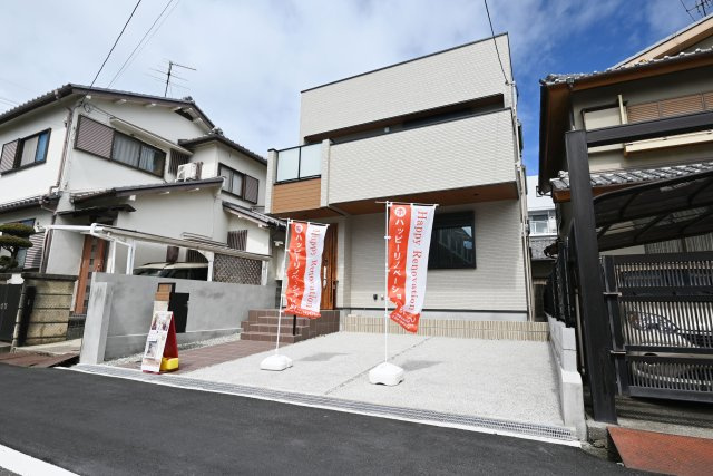 Hapikuru Town平松3丁目新築一戸建て│4LDK+並列駐車2台可の外観|阪急「新伊丹」駅徒歩1分×南向き4LDK！周辺に生活施設が揃った大変便利な立地です◎皆様からのご連絡を心よりお待ちしております。