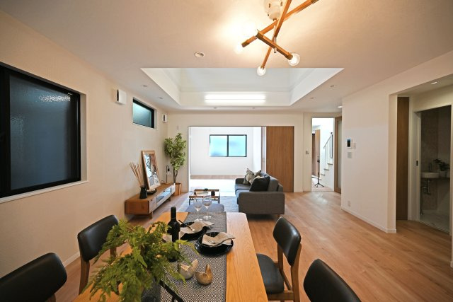 Hapikuru Town平松3丁目新築一戸建て│4LDK+並列駐車2台可の外観|接道約7.4ｍと広く、並列駐車2台可能です。