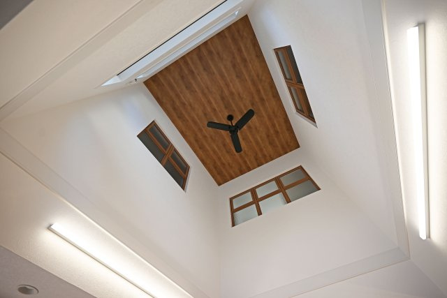 Hapikuru Town平松3丁目新築一戸建て│4LDK+並列駐車2台可の居間・リビング|リビング上部は開放的な吹き抜け空間。天井には室内の空気を循環してくれる、シーリングファン付です。