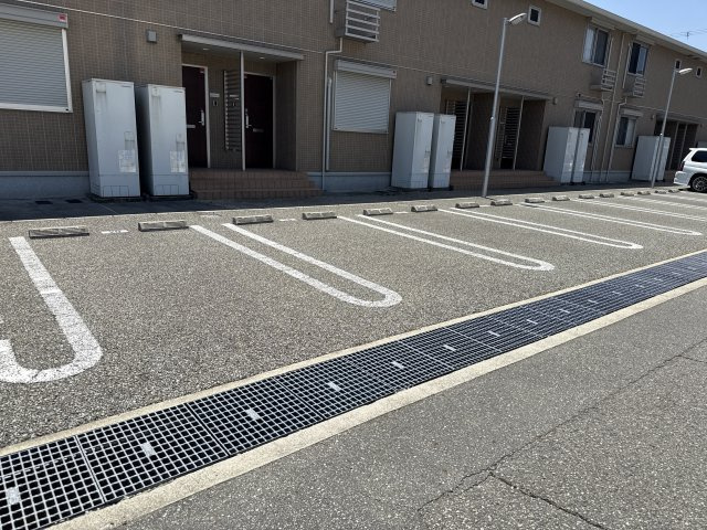 クオーレ早瀬の駐車場