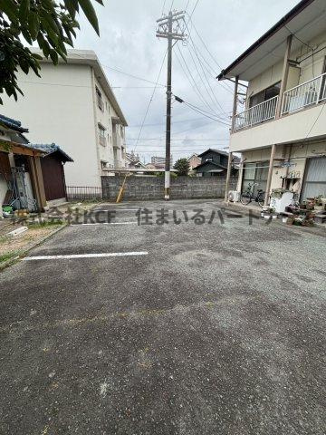野中ハイツの駐車場