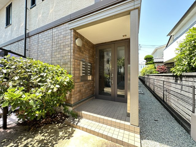 リヴェール北御座 A棟のエントランス