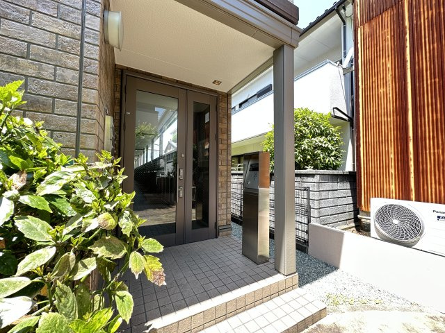 リヴェール北御座 A棟のエントランス