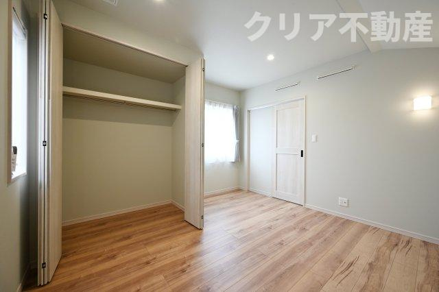 【寝室】 | スマート・ワン シティ 太田市龍舞町 | 日当たりのよい寝室は大容量のクローゼット付き！