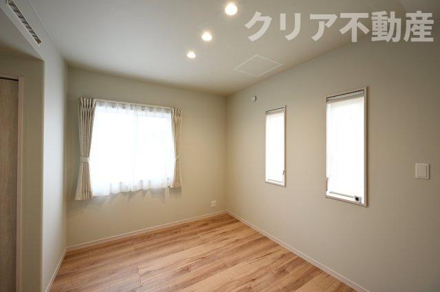 【子供部屋】 | スマート・ワン シティ 太田市龍舞町 | 子ども部屋にピッタリな2階の洋室です！