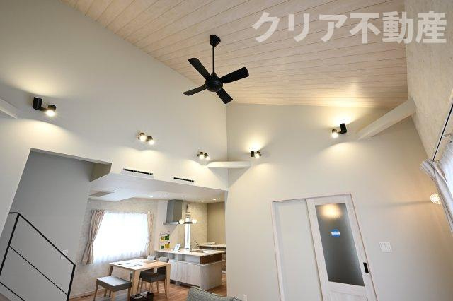 【内装】 | スマート・ワン シティ 太田市龍舞町 | 吹き抜け天井で開放的なリビングになりました！