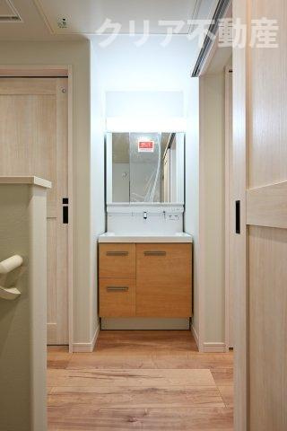 【独立洗面台】 | スマート・ワン シティ 太田市龍舞町 | 2階にも洗面台やトイレがあるので忙しい朝も分けて使えます！