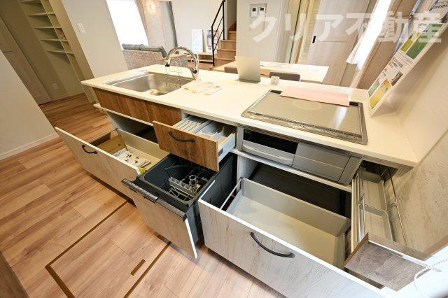 【キッチン】 | スマート・ワン シティ 太田市龍舞町 | 食器洗い乾燥機付きシステムキッチン。毎日の家事の負担を減らします！