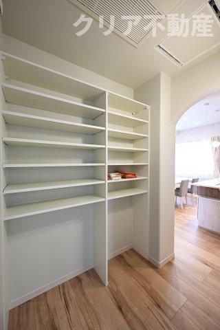 【収納】 | スマート・ワン シティ 太田市龍舞町 | 大容量のキッチンパントリーはお米や缶詰などを置いておけます！