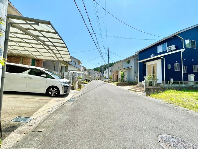 大津市大石中７丁目　４号地の前面道路含む現地写真