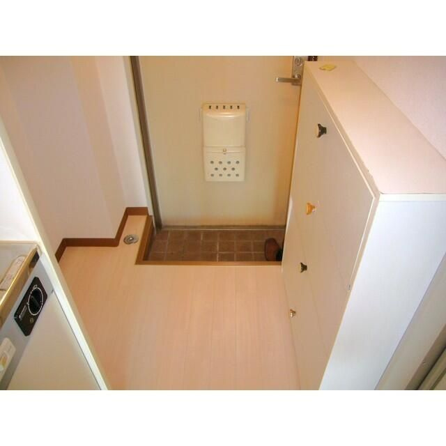 メゾン久米川の玄関