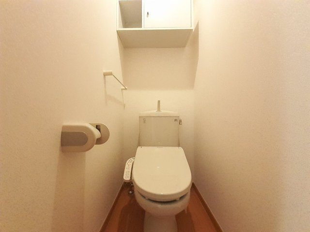 ラ・プレジオーネⅡのトイレ|落ち着いたトイレです