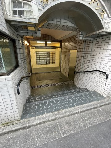 湯島台レジデンスのエントランス