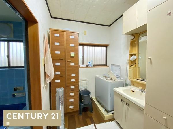 白浜町堅田　中古戸建の独立洗面台