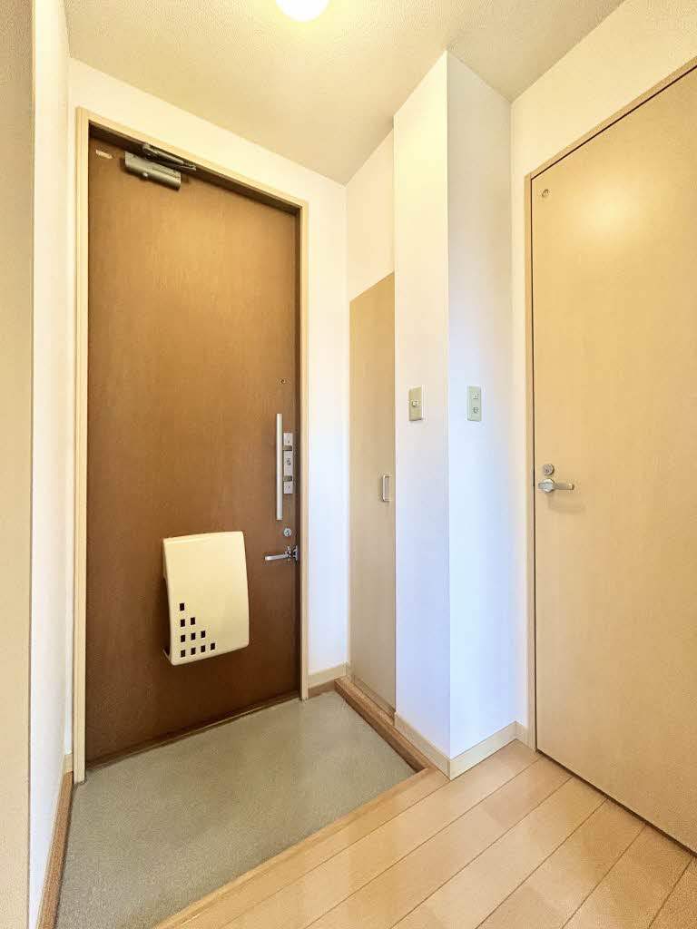 ラ・パルテール新屋敷　Ⅱの玄関