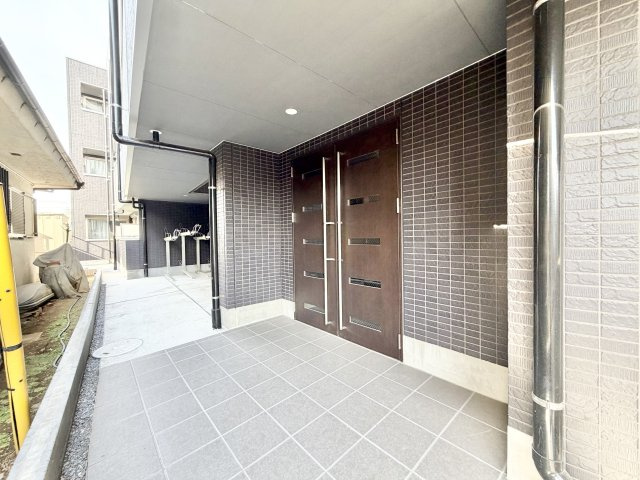 Fortitudo四街道のエントランス|ゆとりのあるエントランスです