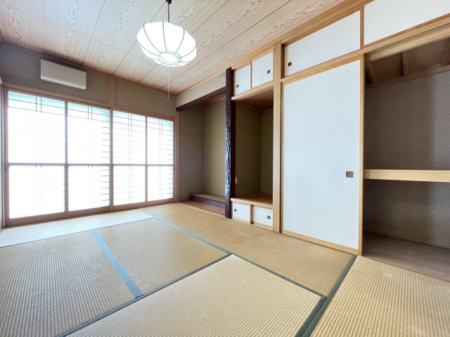 八戸市根城2丁目の洋室