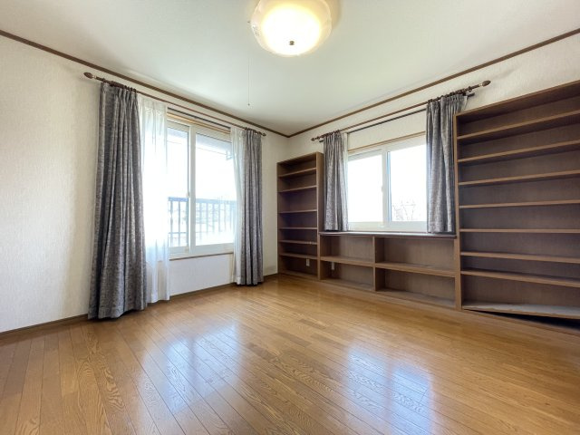 八戸市根城2丁目の洋室